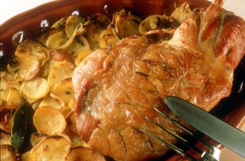 Epaule d&#39;agneau et pomme de terre au four